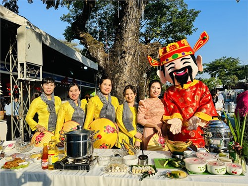 Ngày hội văn hóa - ẩm thực 
Công bố và xác lập kỷ lục Việt Nam 100 món ăn chế biến từ khoai mì Củ Chi.