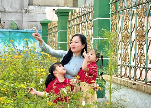 Khoảnh khắc yêu thương: cô Nguyễn Thị Hồng Yến - Mầm 4