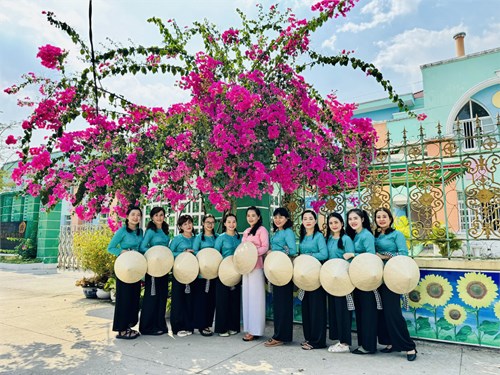 Đội văn nghệ bài  cô út Củ Chi 