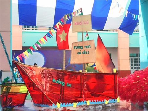 Lồng đèn 2024 của cô giáo và ba mẹ các bé lớp Lá