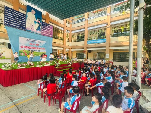 Tham quan trường tiểu học