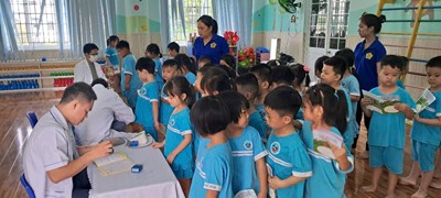 Trường Mầm non Thủy Tiên 2 phối hợp cùng Bệnh viện Quận 8 tổ chức cho trẻ khám sức khỏe năm học 2024-2025.