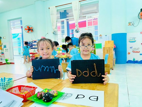 Một số hoạt động vui chơi trong lớp