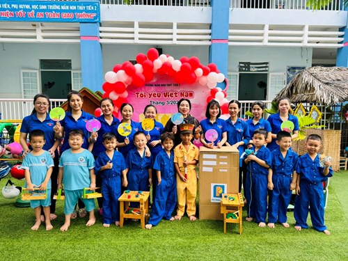 Trường MN Thủy Tiên 2 tổ chức các hoạt động giáo dục ATGT - Chương trình  Tôi yêu Việt Nam 