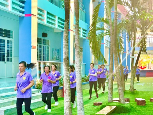 Công đoàn cơ sở Trường Mầm non Thủy Tiên 2 tham gia chạy bộ hưởng ứng Chương trình  Triệu bước chân nhân ái 