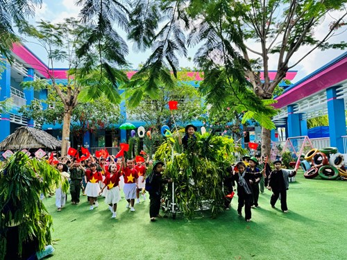 Hòa chung với không khí cả nước đang tưng bừng lập thành tích chào mừng kỷ niệm 49 năm ngày Giải phóng Miền Nam 30/4/1975 - 30/4/2024 và ngày Quốc tế lao động 1/5, Trường Mầm non Thủy Tiên 2 đã tổ chức các hoạt động có ý nghĩa để chào đón ngày lễ lớn.