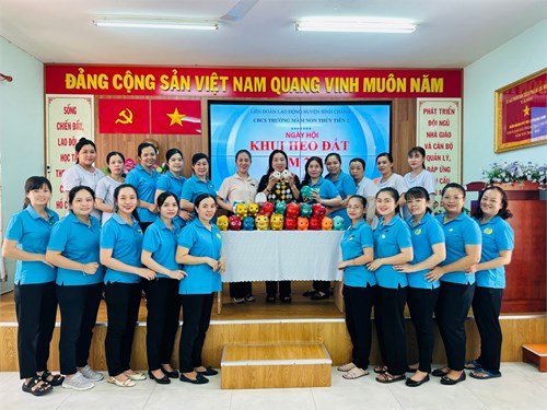 Công đoàn Mầm non Thủy Tiên 2 tổ chức ngày hội  Khui heo đất 