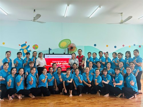 Nhà trường tổ chức tập huấn Sơ cấp cứu cho toàn thể Cán bộ giáo viên và nhân viên
