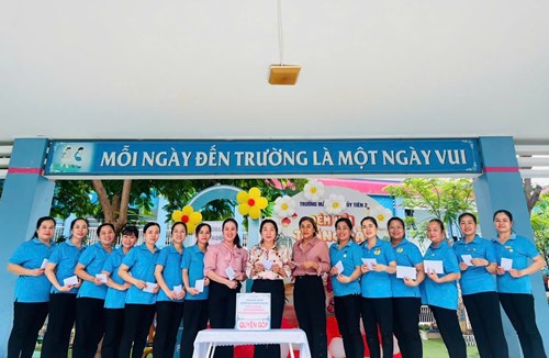 Công đoàn trường Mầm non Thủy Tiên 2 ủng hộ miền Bắc vượt qua bão số 3
