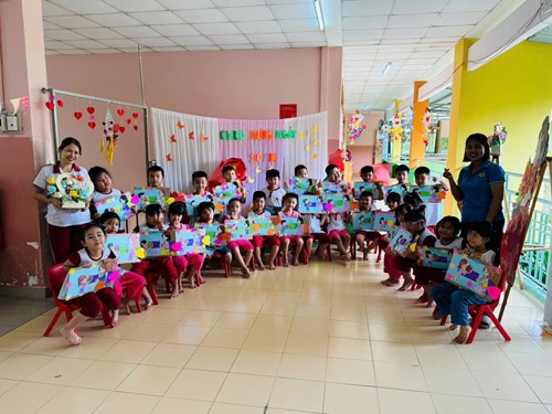 Ngày phụ nữ Việt Nam là một ngày lễ kỷ niệm nhằm tôn vinh người phụ nữ, được tổ chức vào ngày 20-10 hàng năm.