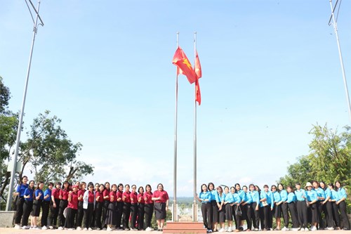 Hành trình về nguồn của Trường Mầm non Trường Thạnh