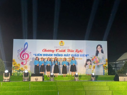Trường Mầm Non Trường Thạnh đã tham gia chương trình văn nghệ “Liên hoan tiếng hát giáo viên” chào mừng Kỷ niệm 42 năm Ngày Nhà giáo Việt Nam (20/11/1982 – 20/11/2024); 80 năm ngày thành lập Quân đội Nhân dân Việt Nam (22/12/1944-22/12/2024) với tiết mục tốp ca múa bài “ Yêu sao nghề giáo viên”