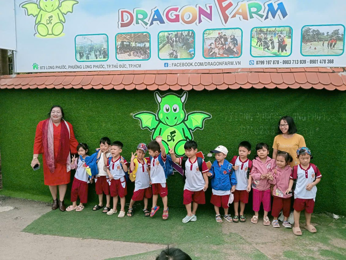 🌾Hôm nay ngày 24/12/2024 dưới sự chỉ đạo của Bà Trần Thị Hoài trường Mầm non Trường Thạnh đã cho các bé khối mầm, chồi, lá tham gia hoạt động ngoại khóa HK 1 tại nông trại dragon fram- Năm học 2024-2025