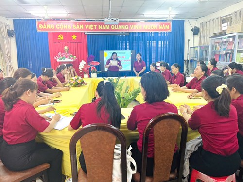 🔶Theo quyết định số 14975/ QĐ- UBND ngày 15/11/2024 về việc điều động và bổ nhiệm chức vụ phó hiệu trưởng trường Mầm Non Trường Thạnh 
🔶Ngày 2/12/2024, Trường mầm non Trường Thạnh đã tổ chức lễ công bố và trao quyết định cho cô phó hiệu trưởng Nguyễn Thị Hồng Đào.