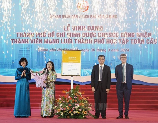 Lễ đón nhận Bằng công nhận thành viên Mạng lưới Thành phố học tập Toàn cầu của UNESCO