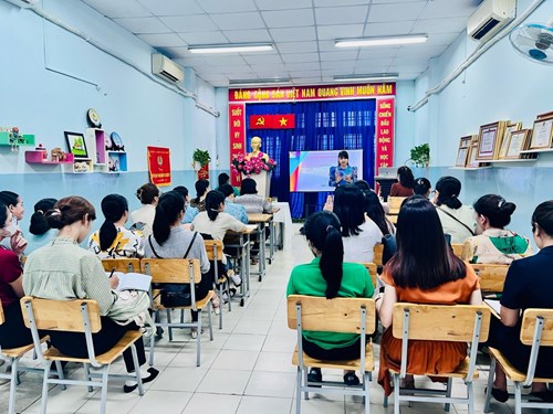 Trường mầm non Tuổi Hồng tổ chức chuyên đề “Ứng dụng làm quen chữ viết cho trẻ 3-6 tuổi thông qua hoạt động vui chơi trong lớp”.