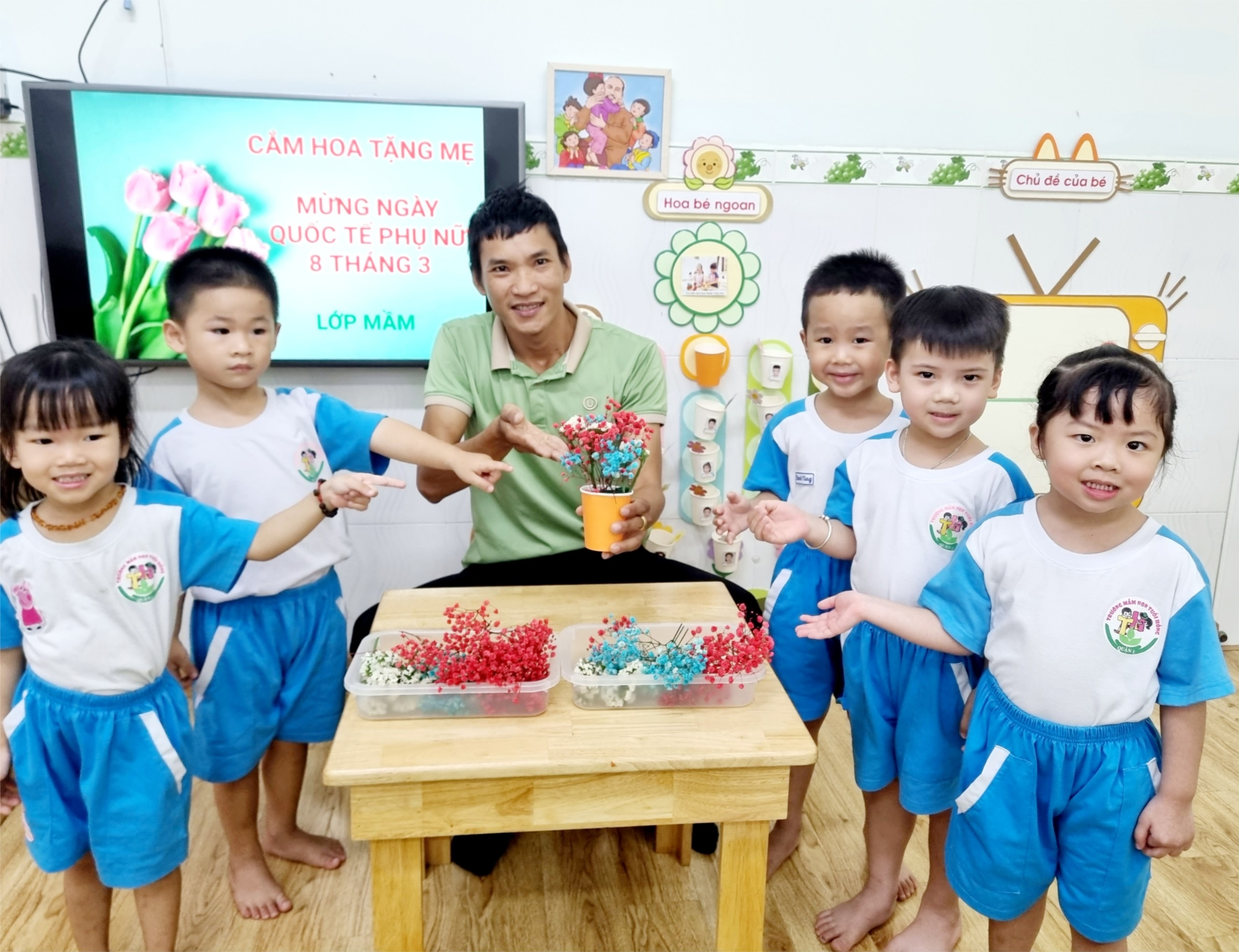 Trường Mầm non Tuổi Hồng tổ chức các hoạt động chào mừng Ngày Quốc tế phụ nữ 8/3