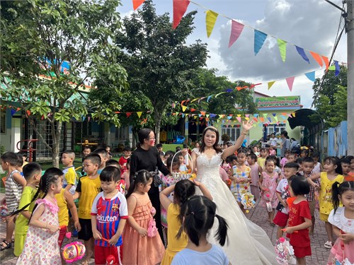 Tổ chức  Đêm hội trăng rằm  cho các bé