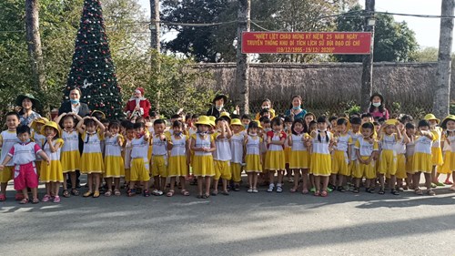 Các bé tham quan Địa đạo Củ Chi nhân kỷ niệm 79 năm Ngày Thành lập Quân đội nhân dân Việt Nam  (22/12/1944-22/12/2024)