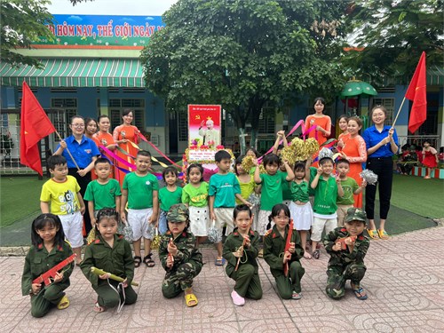 Kỷ niệm 49 năm Giài phóng Miền Nam thống nhất đất nước 30/4.