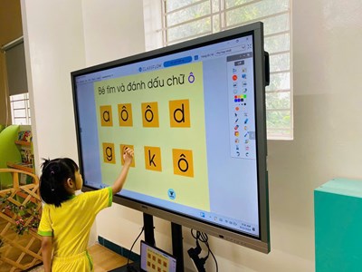 Ba Mẹ hãy cùng xem các bé lớp 5B (Mẫu giáo 5-6 tuổi) học các chữ a, ă, â như thế nào nhé