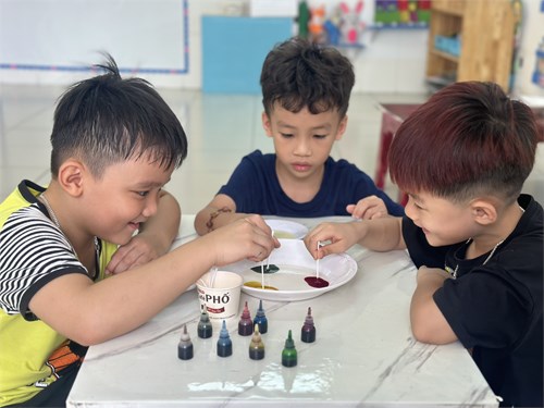 Hoạt động vui chơi trong lớp (lá 1)