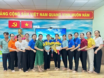 Ngày 28/10/2024, Chi đoàn trường Mầm non Tường Vi long trọng tổ chức Đại hội đoàn viên - nhiệm kỳ 2024 - 2025 ❤❤ Với sức trẻ, lòng nhiệt huyết, sự đoàn kết, tính xung kích, sáng tạo của các bạn đoàn viên ❤❤❤Chi đoàn Trường Mầm non Tường Vi quyết tâm thực hiện xuất sắc nhiệm vụ được giao, tiếp tục giữ vững danh hiệu  CHI ĐOÀN HOÀN THÀNH XUẤT SẮC NHIỆM VỤ”