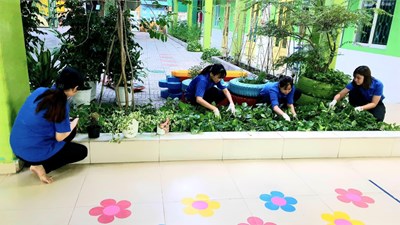 Ngày 25/11/2023, Chi đoàn Trường Mầm non Tường Vi hưởng ứng “Tuần lễ lan toả sống xanh”