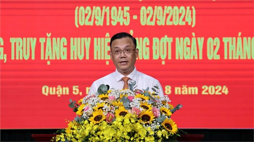 Quận ủy quận 5 tổ chức lễ kỷ niệm 79 năm ngày cách mạng tháng tám thành công (19/8/1945 - 19/8/2024) và quốc khánh nước cộng hòa xã hội chủ nghĩa việt nam (02/9/1945 - 02/9/2024) và trao huy hiệu đảng đợt 02/9