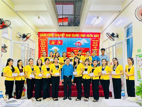 Trường mầm non vàng anh – quận 8 tổ chức hội nghị viên chức, người lao động năm học 2024-2025