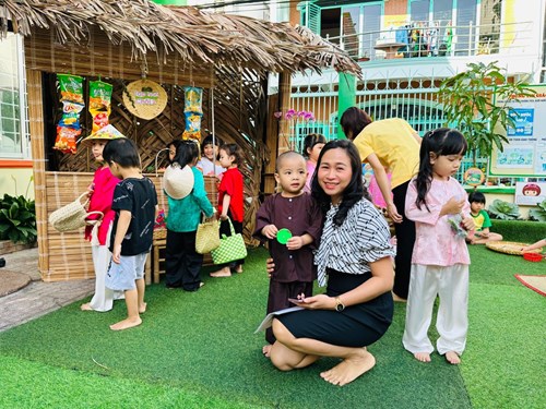Trường mầm non vàng anh - quận 8 tổ chức chuyên đề “xây dựng môi trường thiên nhiên tăng cường vận động cho trẻ”