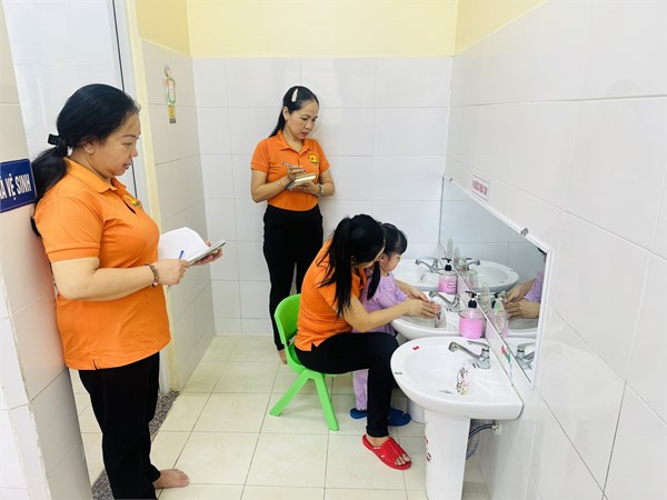 Trường mầm non vàng anh - quận 8 tổ chức chuyên đề “hướng dẫn thao tác vệ sinh cho trẻ nhà trẻ - mẫu giáo” năm học 2023-2024