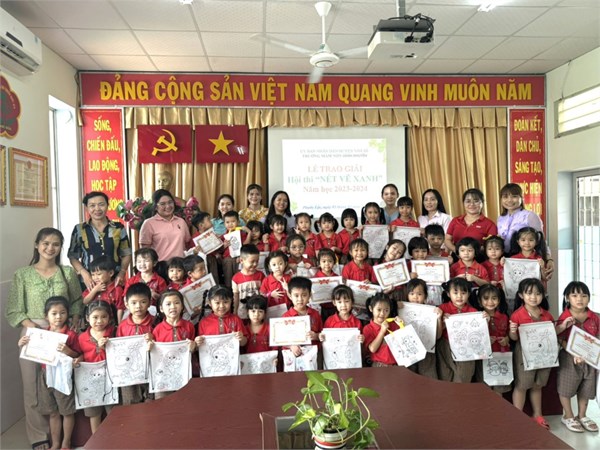 Trao giải  hội thi nét vẽ xanh  năm học: 2023-2024