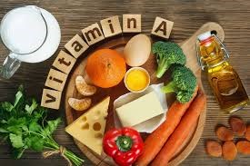 Các bé lớp ruby uống vitamin a