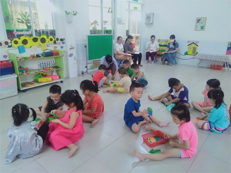 Sáng ngày 04.01.2024 Trường MN Vườn Hồng tổ chức thực hiện chuyên đề:  Tổ chức các hoạt động trải nghiệm nhằm hình thành và phát triển các biểu tượng toán cho trẻ mầm non . Sau đây là một số hình ảnh