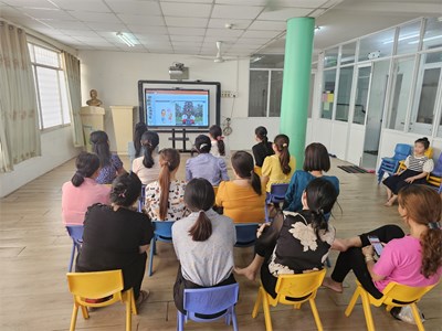 Nhân kỷ niệm ngày Quốc tế hạnh phúc 20/3/2024, trường MN Vườn Hồng tổ chức tọa đàm và xem video về gia đình hạnh phúc. Sau đây là một số hình ảnh