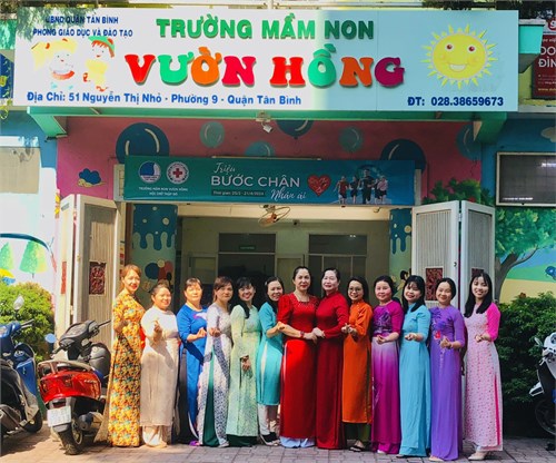 Hưởng ứng tuần lễ áo dài mừng ngày Quốc tế Phụ nữ 8/3