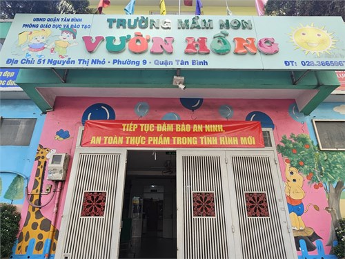 Trường MN Vườn Hồng treo băng rôn hưởng ứng tháng hành động vì An toàn thực phẩm năm 2024