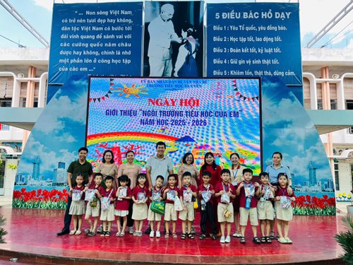 🌟 Bé Tham Quan Trường Tiểu Học - Bước Chân Nhỏ, Ước Mơ Lớn 🌟