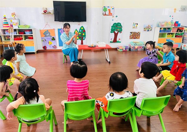 Hoạt động  Nhận biết tập nói  Củ cà rốt  của lớp 25-36 tháng 1