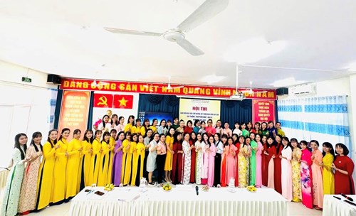Phần thi Thuyết trình của Hội thi Giáo viên dạy giỏi, xét chọn Viên phấn vàng lần XIV cấp Huyện