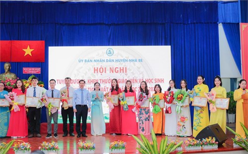 Hội nghị Tuyên dương khen thưởng Giáo viên đạt thành tích xuất sắc năm học 2024-2025