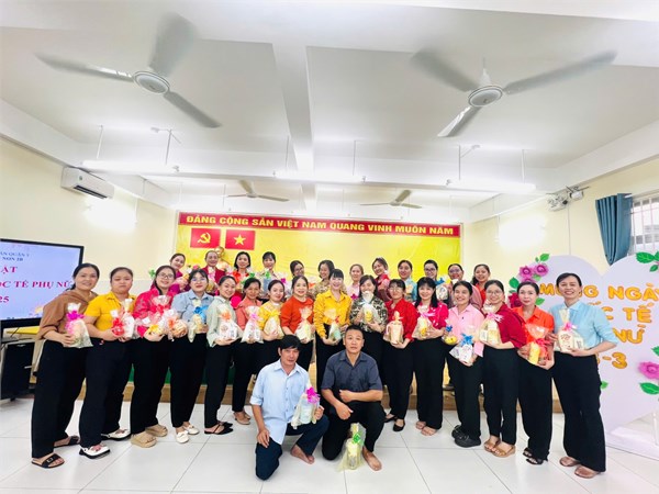 Công đoàn Mầm non 2B họp mặt Chào mừng Ngày Quốc tế Phụ Nữ 8/3