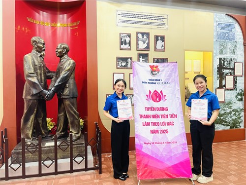 Cô Trần Thị Bảo Ngọc, cô Trần Thị Thanh Nhàng vinh dự nhận giáy chứng nhận đạt danh hiêu  Thanh niên tiên tiến làm theo lời Bác Phường 2 năm 2025  do Đoàn Phường 2 Quận 5 
khen tặng