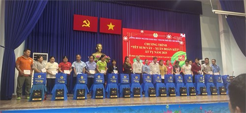 Chương trình  Tết Sum Vầy - Xuân Đoàn Kết  Ất tỵ 2025 tổ chức tại PGD đào tạo Huyện Hóc Môn