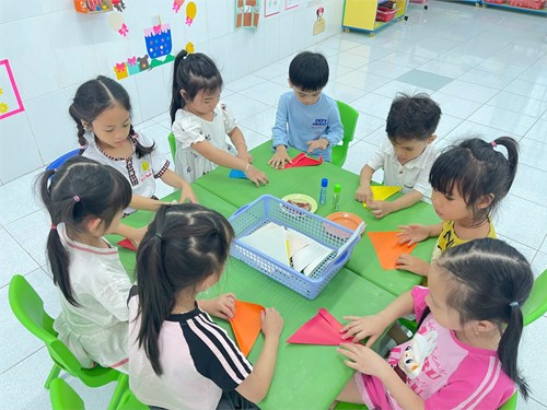 Hoạt động tạo hình gấp con khủng long- lớp Sơn ca 4