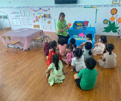 Bé tạo hình các con vật dưới Đại dương xanh - lớp Họa mi 4