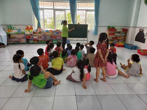Giờ học của bé lớp Vành khuyên 1