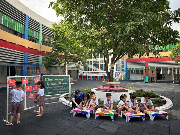 Làm cờ tổ quốc – gửi gắm niềm tự hào dân tộc