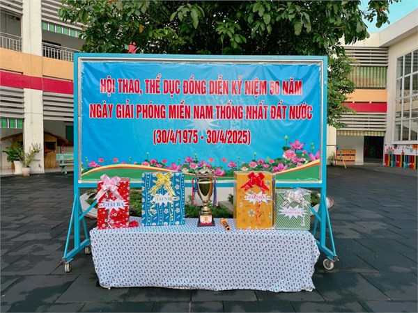 Kỷ niệm 50 năm Giải phóng miền Nam, thống nhất đất nước, Chính quyền cùng Công đoàn trường Mầm non Bé Ngoan 1 tổ chức nhiều hoạt động chào mừng lễ 30/4 vào chiều ngày 26/4/2025.